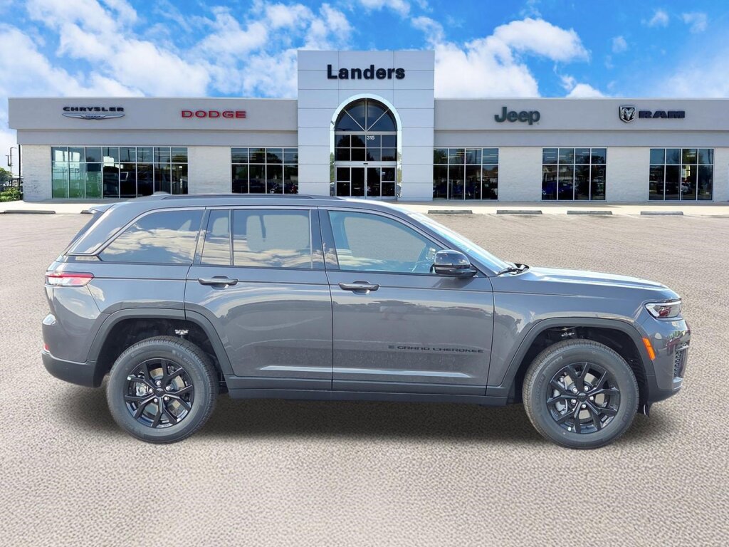 New 2026 Jeep Grand Cherokee Altitude RWD image 2