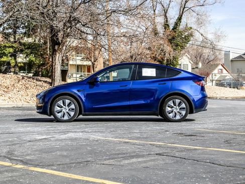 Used 2024 Tesla Model Y Long Range image 2