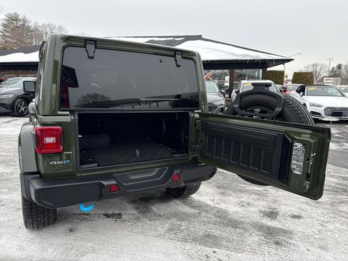 Used 2022 Jeep Wrangler Unlimited Sahara w/ Safety Group image 17