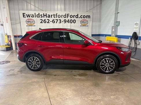 Certified 2024 Ford Escape SE image 11