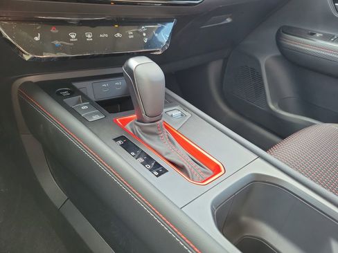 New 2026 Nissan Kicks SR w/ SR Premium Package FWD image 12