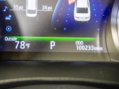 Used 2021 Toyota Camry XLE FWD image 35