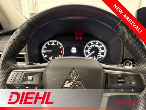 Used 2022 Mitsubishi Outlander SE image 25