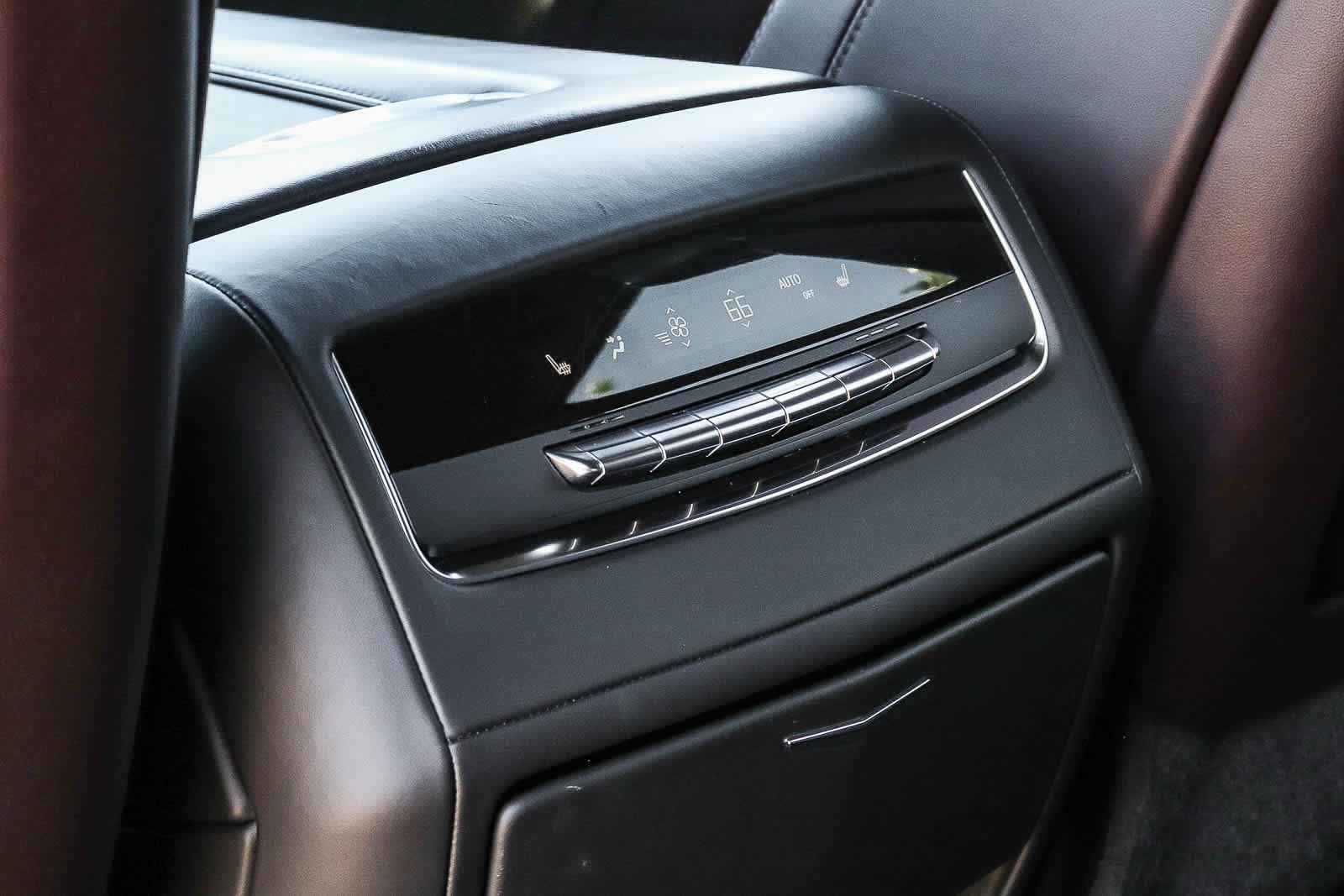 Used 2023 Cadillac Escalade ESV Premium Luxury Platinum AWD/4WD image 29