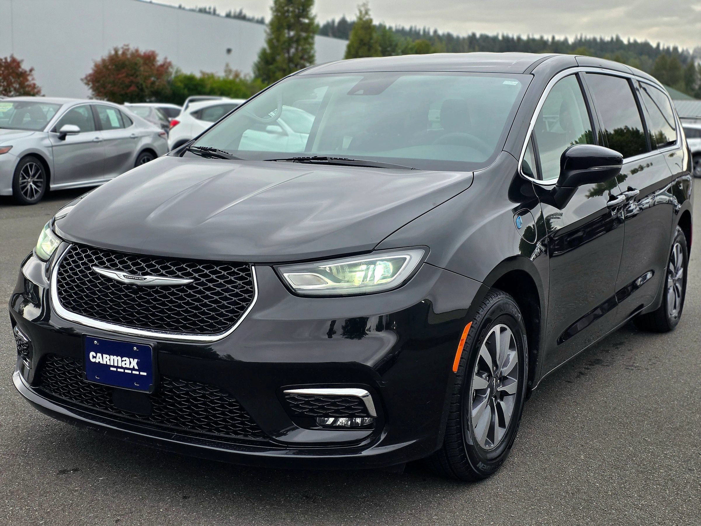 Used 2023 Chrysler Pacifica Touring-L FWD image 5