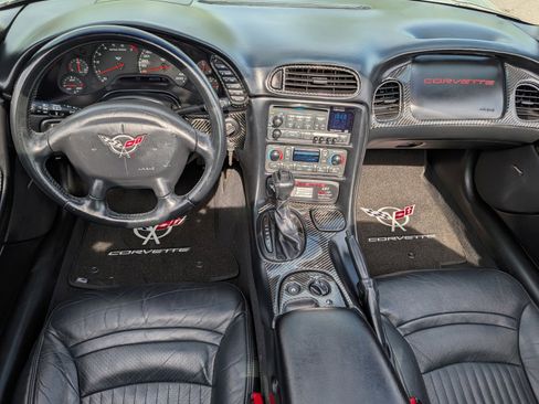 Used 2001 Chevrolet Corvette Coupe w/ Preferred Equipment Group2 RWD image 10