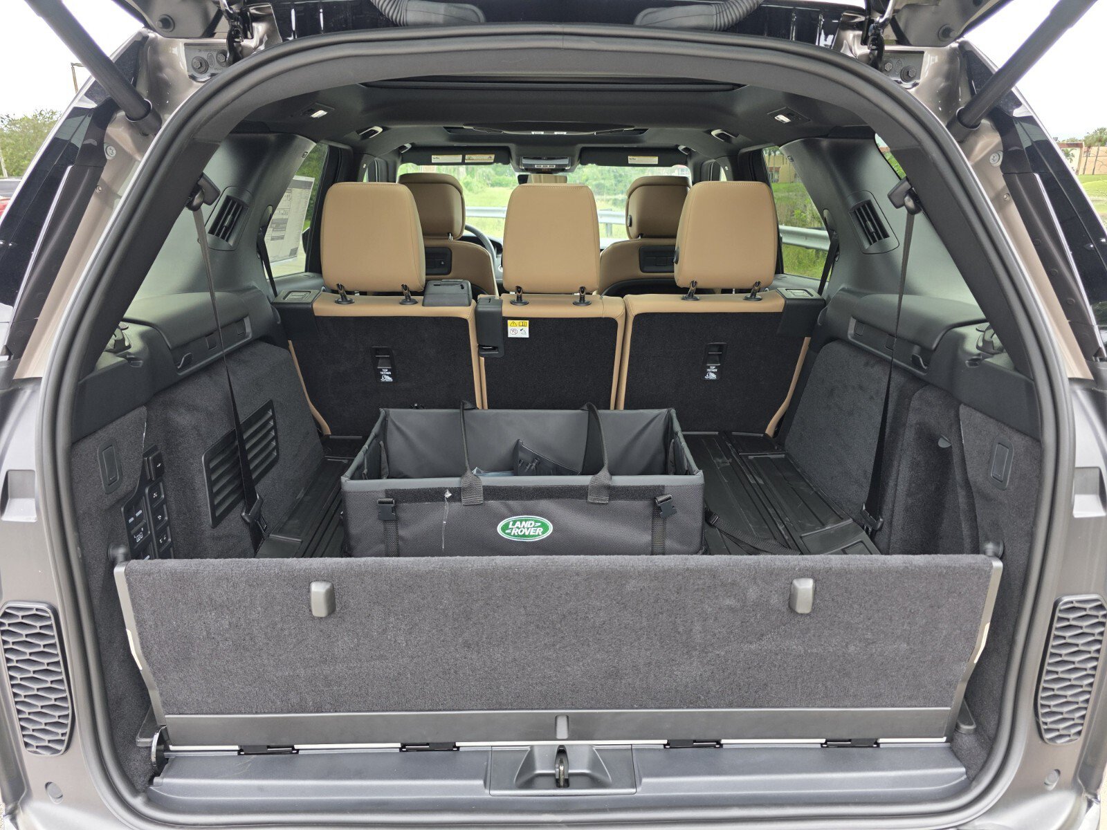 New 2026 Land Rover Discovery Dynamic SE AWD/4WD image 15