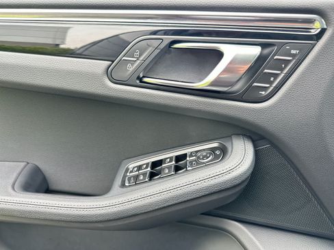 Certified 2026 Porsche Macan AWD/4WD image 12