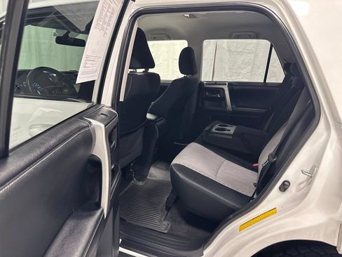 Used 2015 Toyota 4Runner SR5 AWD/4WD image 40