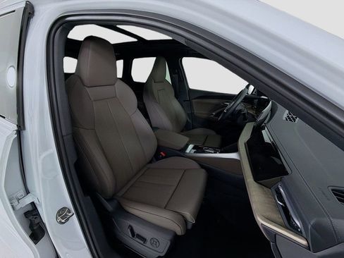 Used 2025 Audi Q5 Premium Plus w/ Premium Plus image 30