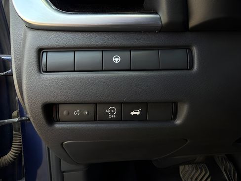 Used 2023 Nissan Rogue SL FWD image 15