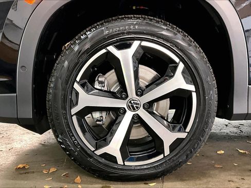 New 2026 Volkswagen Tiguan SE image 14