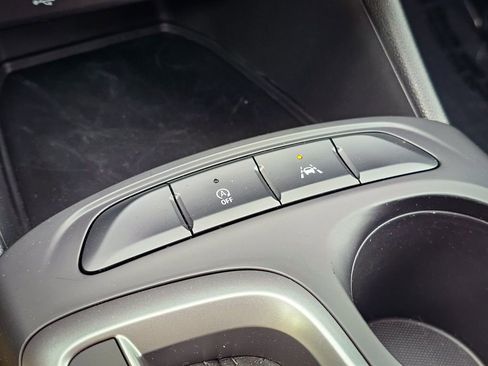 Used 2025 Buick Envista Preferred image 25