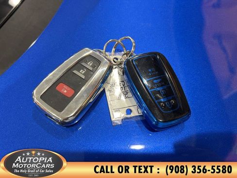 Used 2019 Toyota C-HR XLE FWD image 34