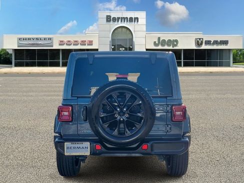 Used 2025 Jeep Wrangler Unlimited Sahara w/ Safety Group AWD/4WD image 6