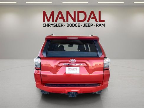 Used 2022 Toyota 4Runner SR5 Premium image 7