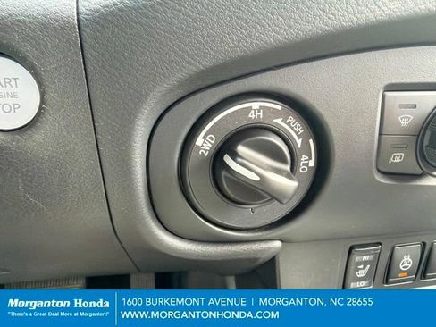 Used 2022 Nissan Frontier SV AWD/4WD image 26