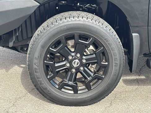 Used 2019 Nissan Titan SL w/ Midnight Edition image 12