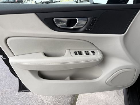 Used 2024 Volvo V60 B5 Cross Country Plus image 8