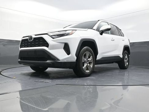 Used 2024 Toyota RAV4 XLE FWD image 33