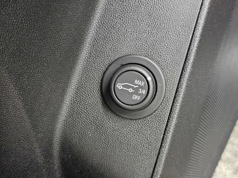 Used 2019 Chevrolet Equinox LT FWD image 34