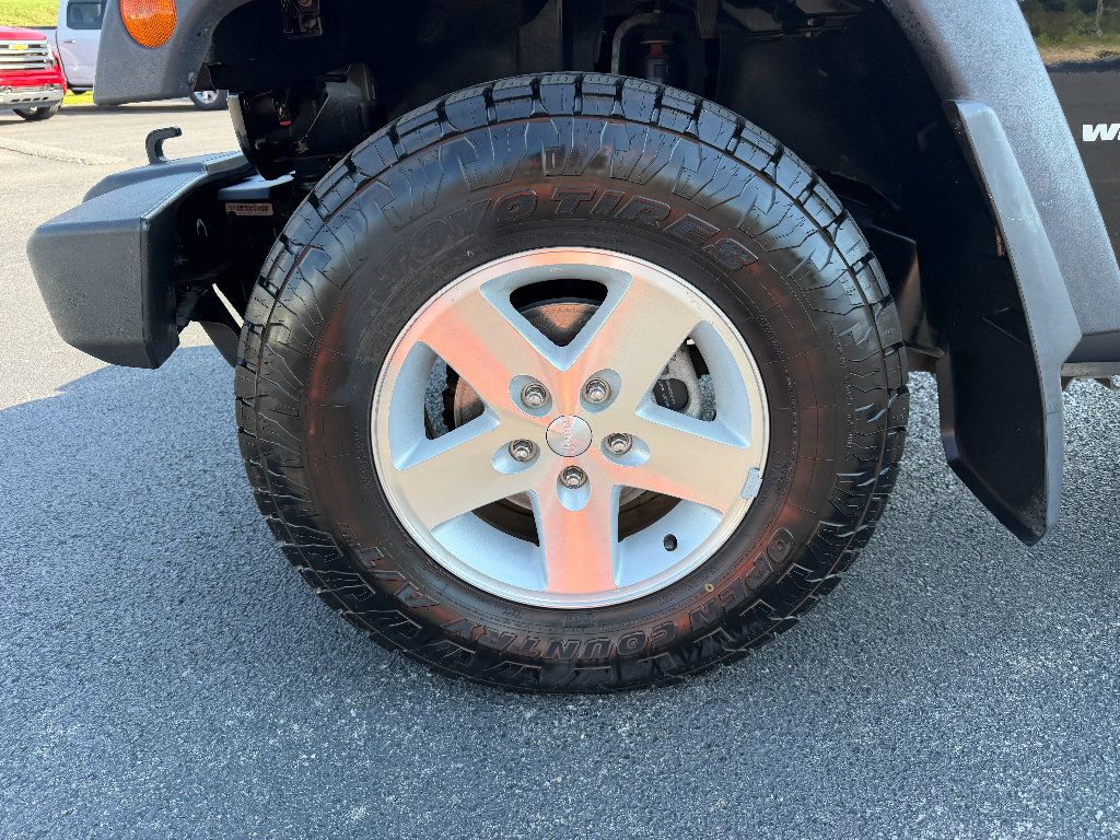 Used 2007 Jeep Wrangler Rubicon w/ PWR Convenience Group AWD/4WD image 9
