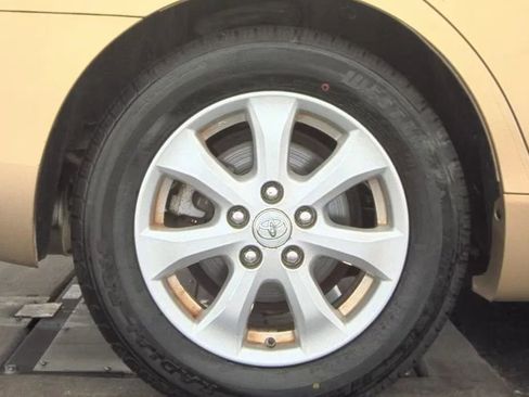 Used 2011 Toyota Camry LE w/ LE Extra-Value Pkg image 10