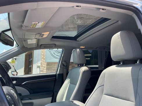 Used 2014 Toyota Highlander Limited FWD image 20