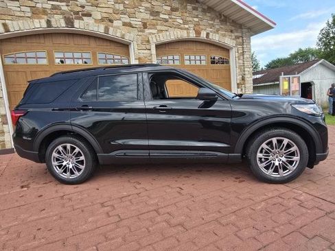 New 2026 Ford Explorer Active w/ Active Comfort Package AWD/4WD image 2