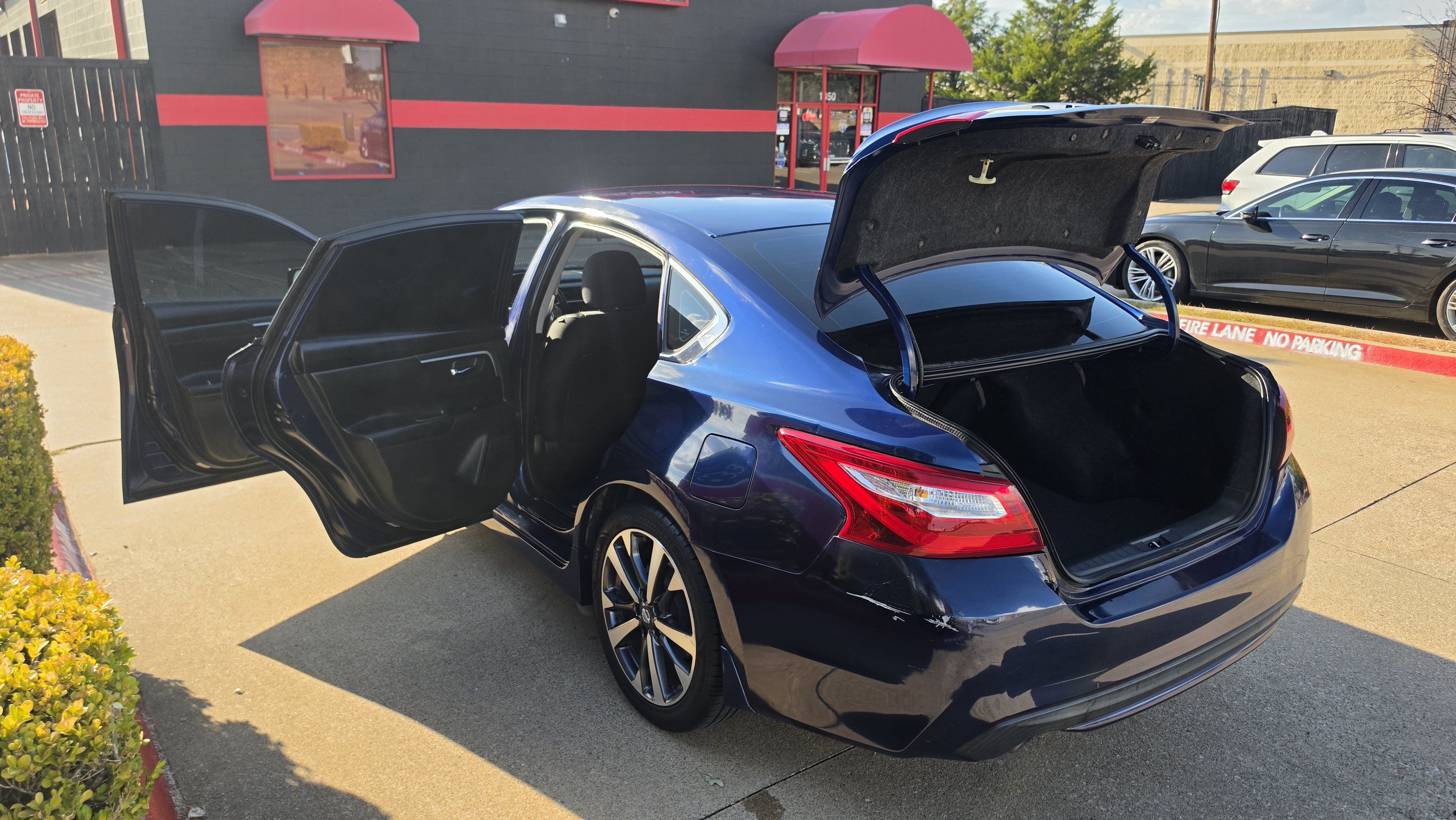 Used 2017 Nissan Altima 2.5 SR w/ LED Appearance Package FWD image 14