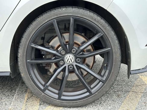 Used 2019 Volkswagen Golf R 4-Door image 8