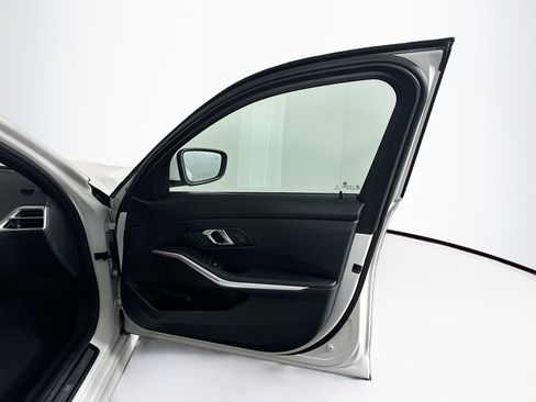 Used 2025 BMW 330i Sedan image 34