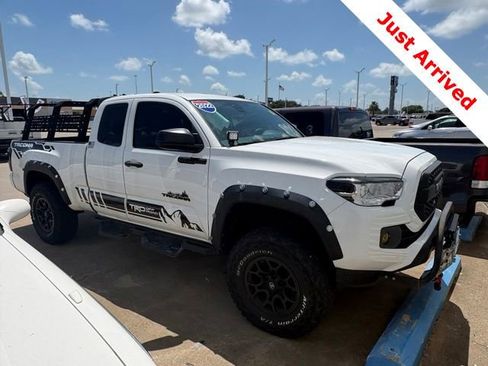 Used 2022 Toyota Tacoma SR w/ SX Package RWD image 3