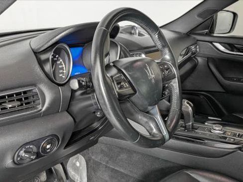 Used 2018 Maserati Levante image 26
