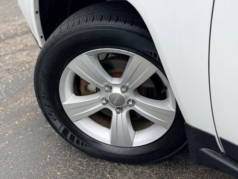Used 2014 Jeep Compass Latitude AWD/4WD image 22
