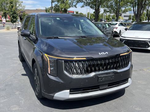 Used 2026 Kia Carnival LXS FWD image 4