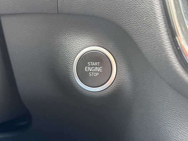 Certified 2024 Volvo XC40 B5 Core AWD/4WD image 28