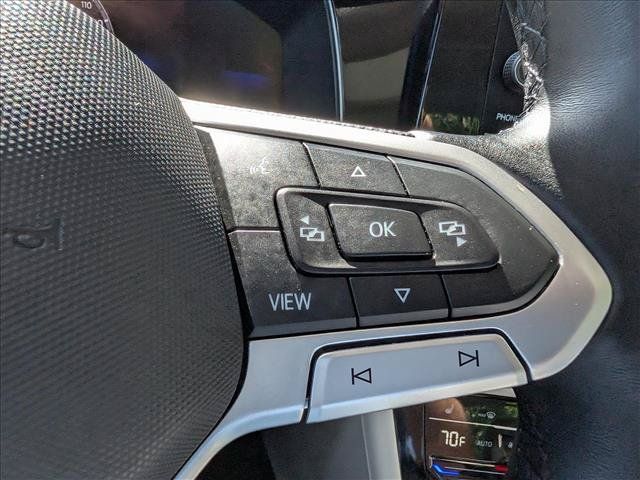 Certified 2025 Volkswagen Jetta SE w/ Sunroof Package FWD image 30