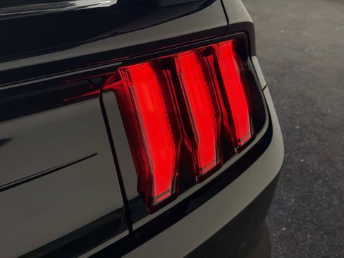 Used 2022 Ford Mustang Shelby GT500 w/ Technology Package RWD image 16