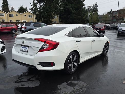 Used 2018 Honda Civic Touring image 18