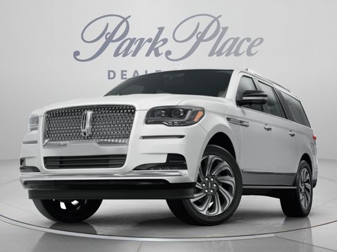 Used 2024 Lincoln Navigator L Reserve AWD/4WD image 10