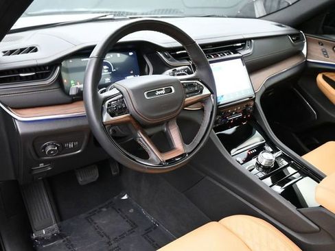 Used 2025 Jeep Grand Cherokee Summit image 7