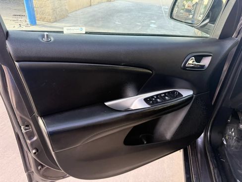 Used 2018 Dodge Journey SXT w/ Connectivity Group FWD image 21