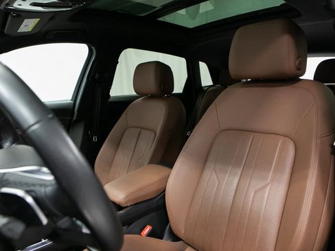 Used 2022 Audi e-tron Premium Plus w/ Premium Plus Package image 5