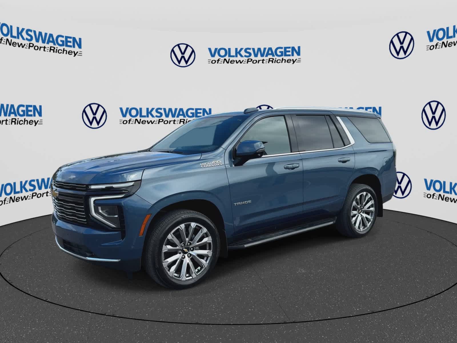 Used 2025 Chevrolet Tahoe High Country AWD/4WD image 4
