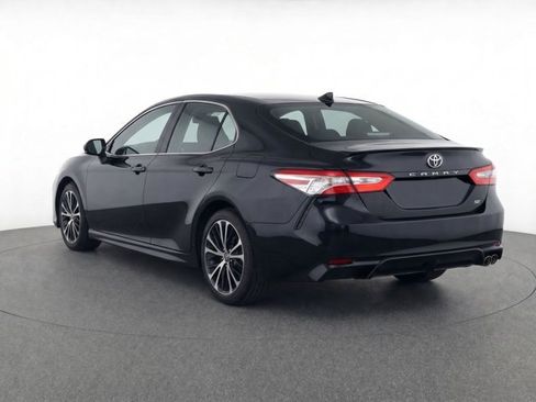 Used 2019 Toyota Camry SE w/ Convenience Package FWD image 5