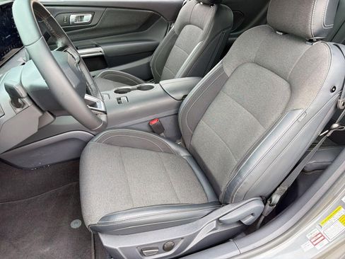 Used 2025 Ford Mustang Coupe RWD image 5