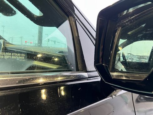 Used 2023 Chevrolet Suburban LT image 15