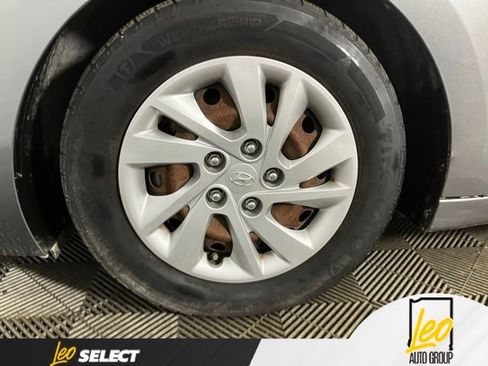 Used 2019 Hyundai Elantra SE FWD image 24