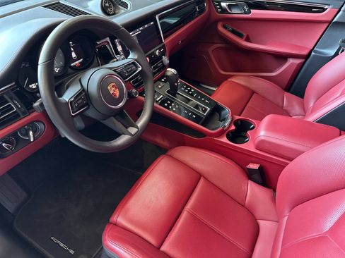 Certified 2025 Porsche Macan S AWD/4WD image 4